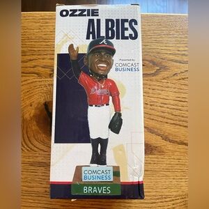 Ozzie Albies 2017- bobblehead doll- BRAVES
Still in box and original pkg.